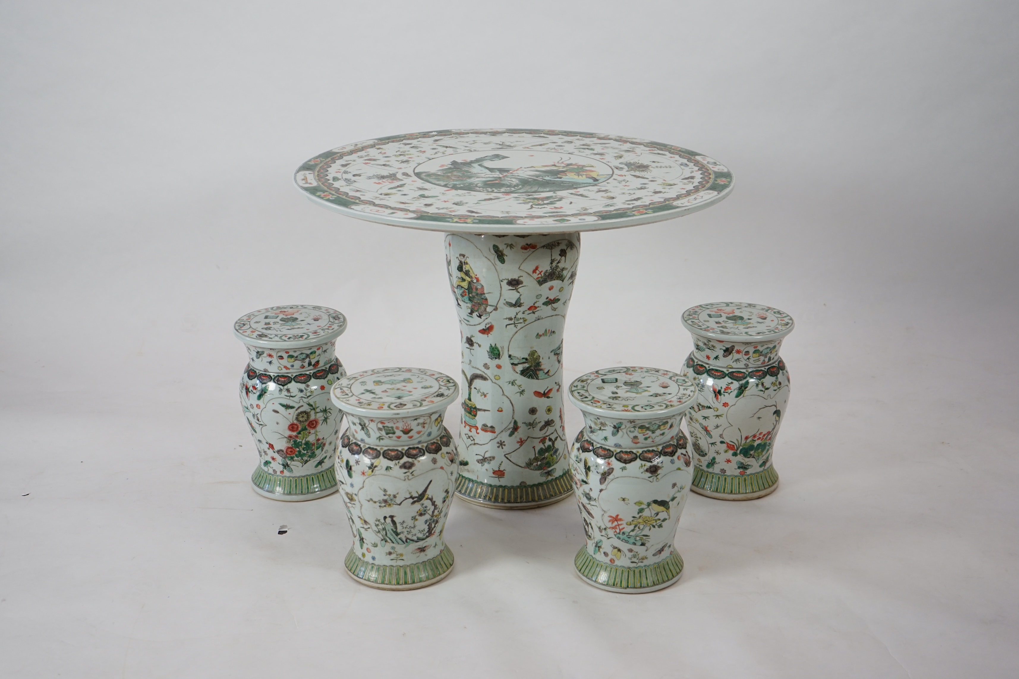 CORRECTION LATE 20th century, A large Chinese famille verte pedestal table and four matching stools